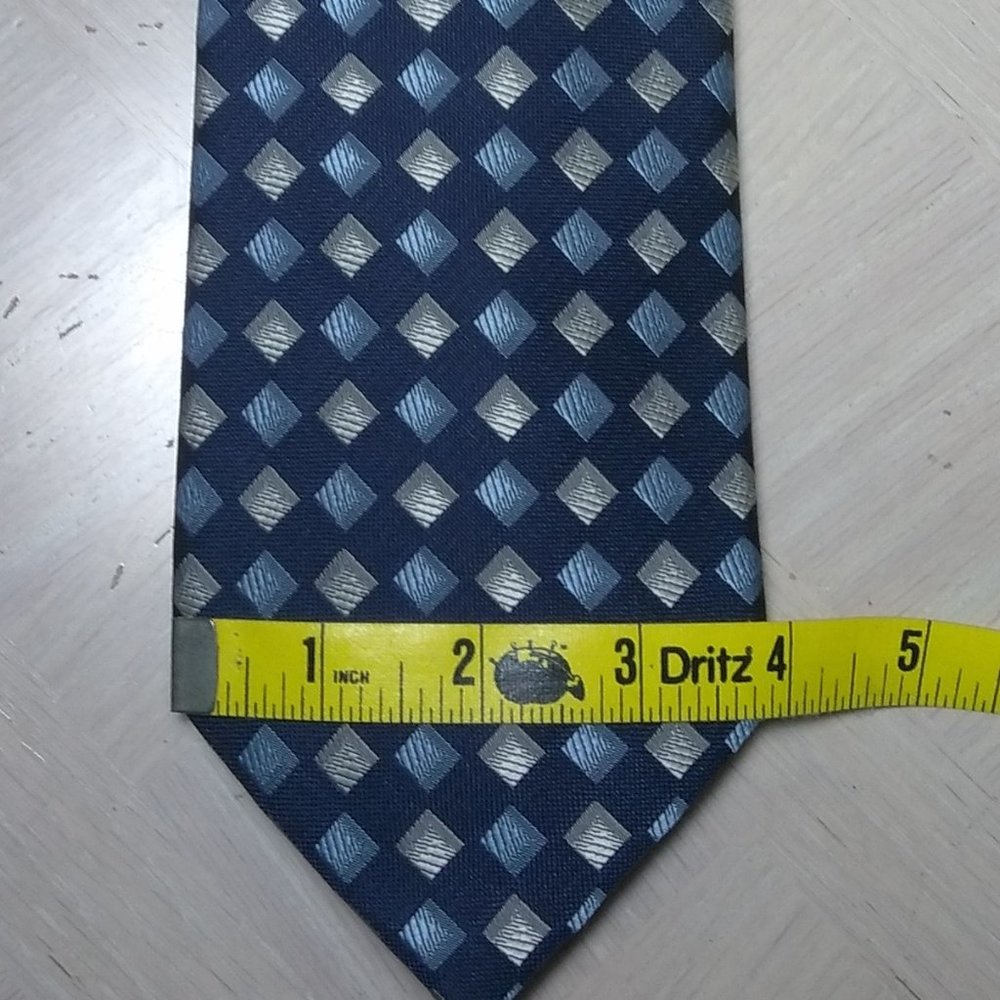 "Pierre Cardin" Diamond Design Tie - Picture 9 of 10